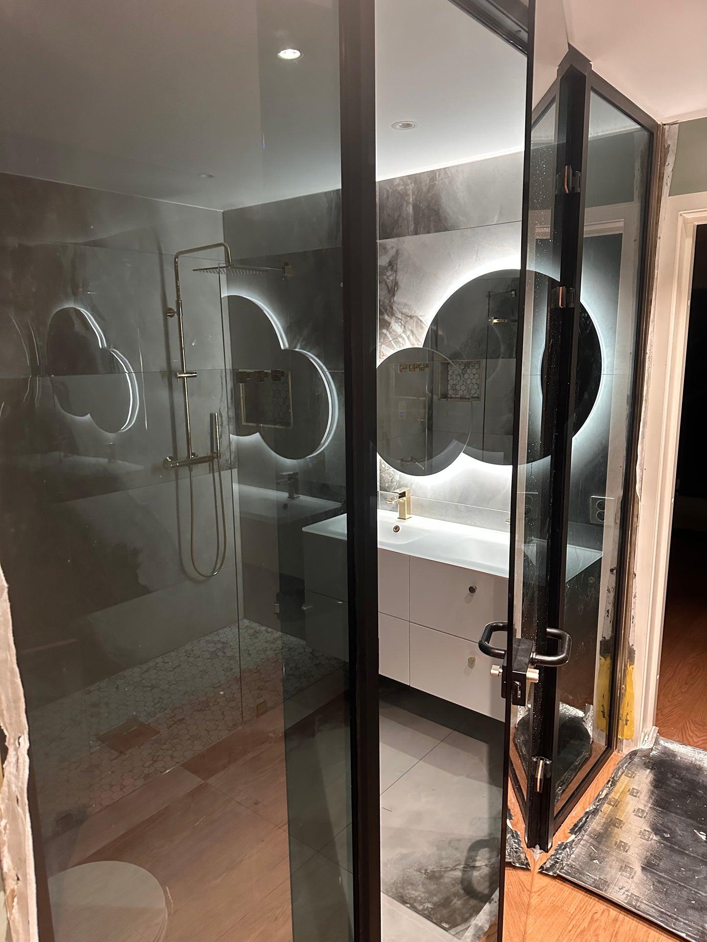 Kontorvegger i glass