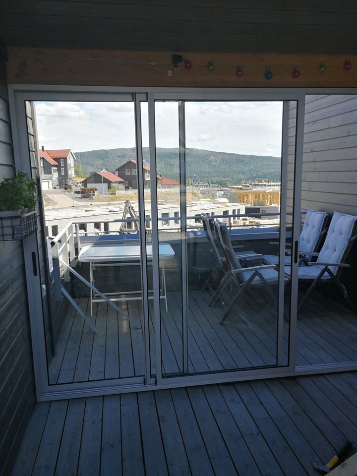 Skyvbare og faste partier i aluminium